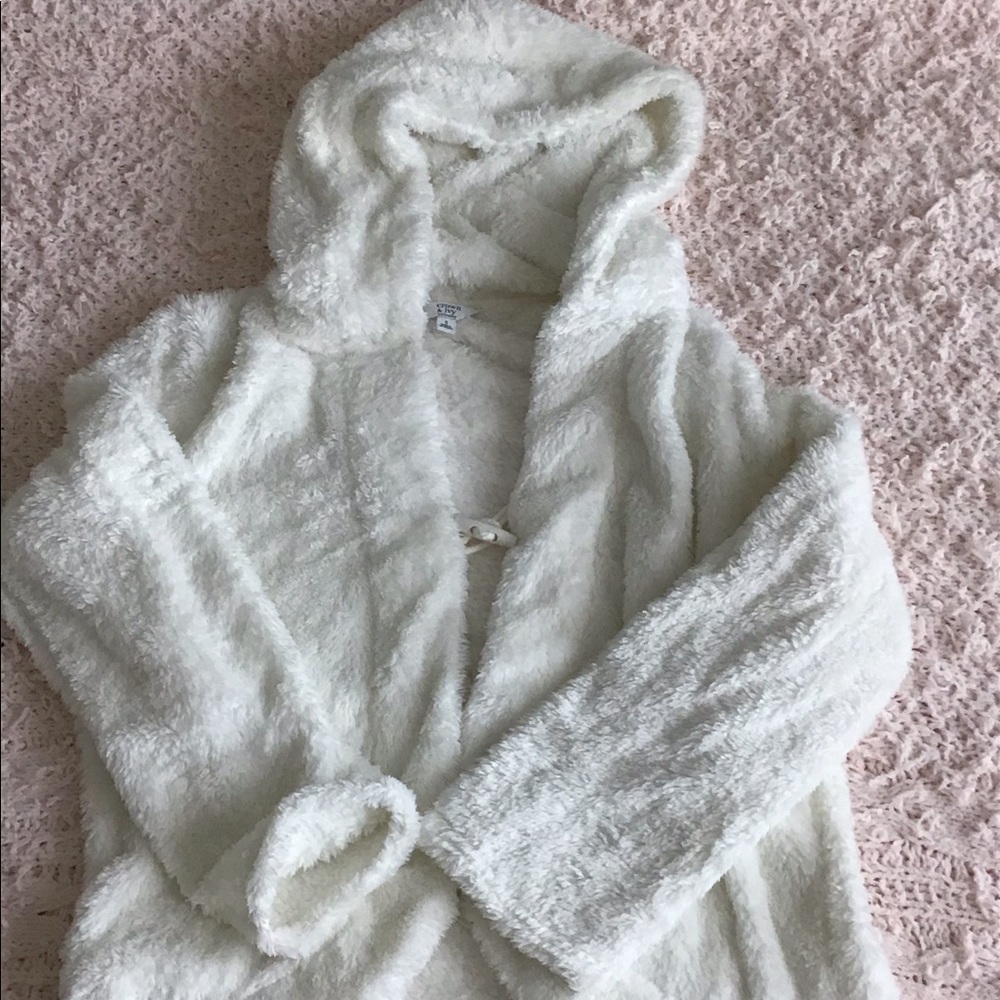 Crown & ivy sleep jacket